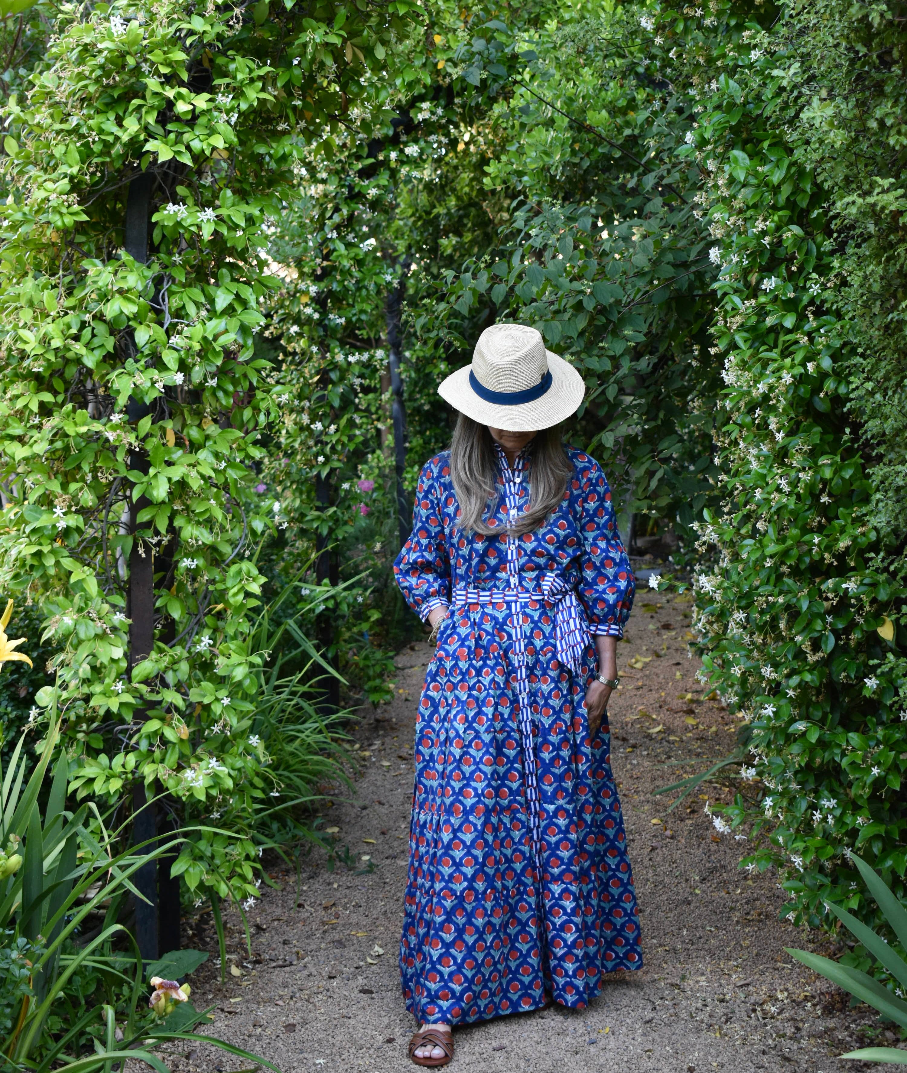 Vestido Paneles Vance Azul flores rojas